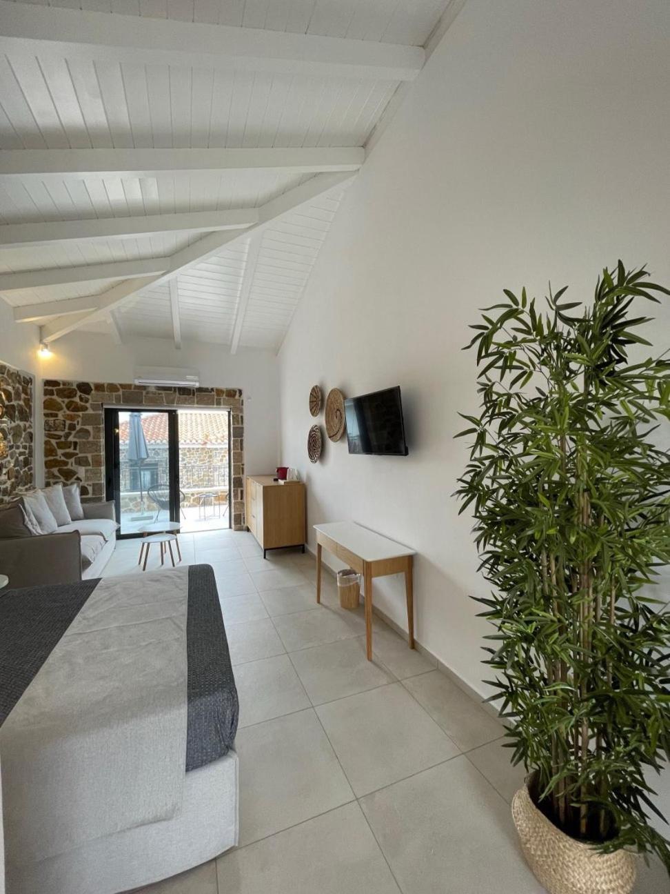 Trocadero Luxury Suites Ermioni Bagian luar foto