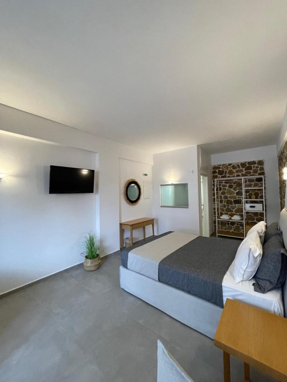 Trocadero Luxury Suites Ermioni Bagian luar foto