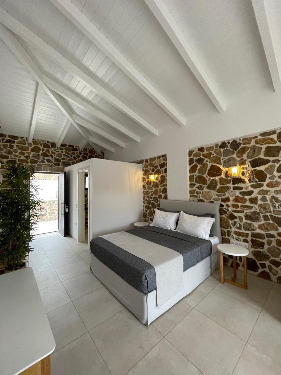 Trocadero Luxury Suites Ermioni Bagian luar foto