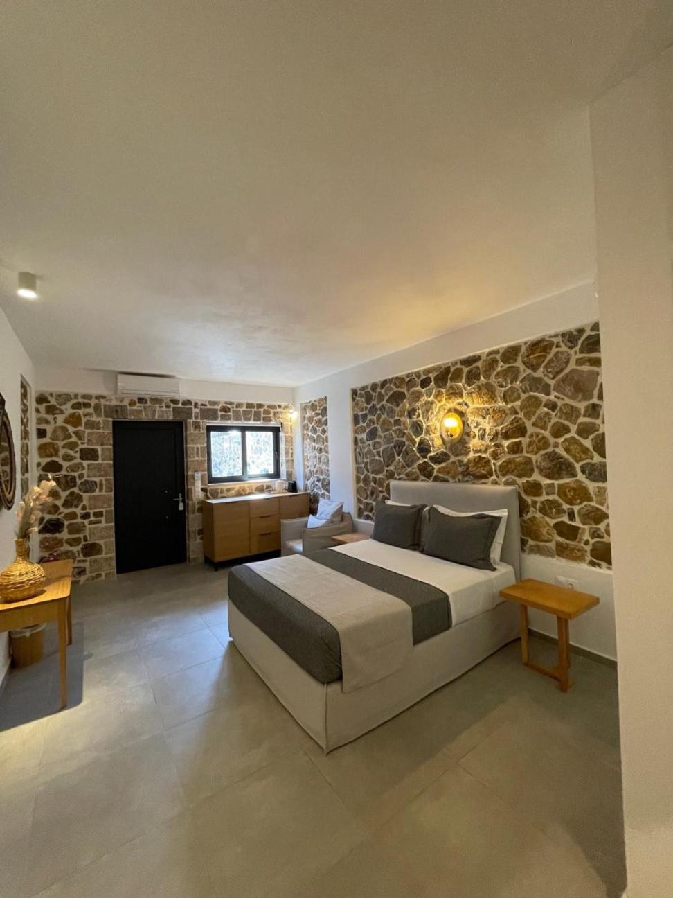 Trocadero Luxury Suites Ermioni Bagian luar foto