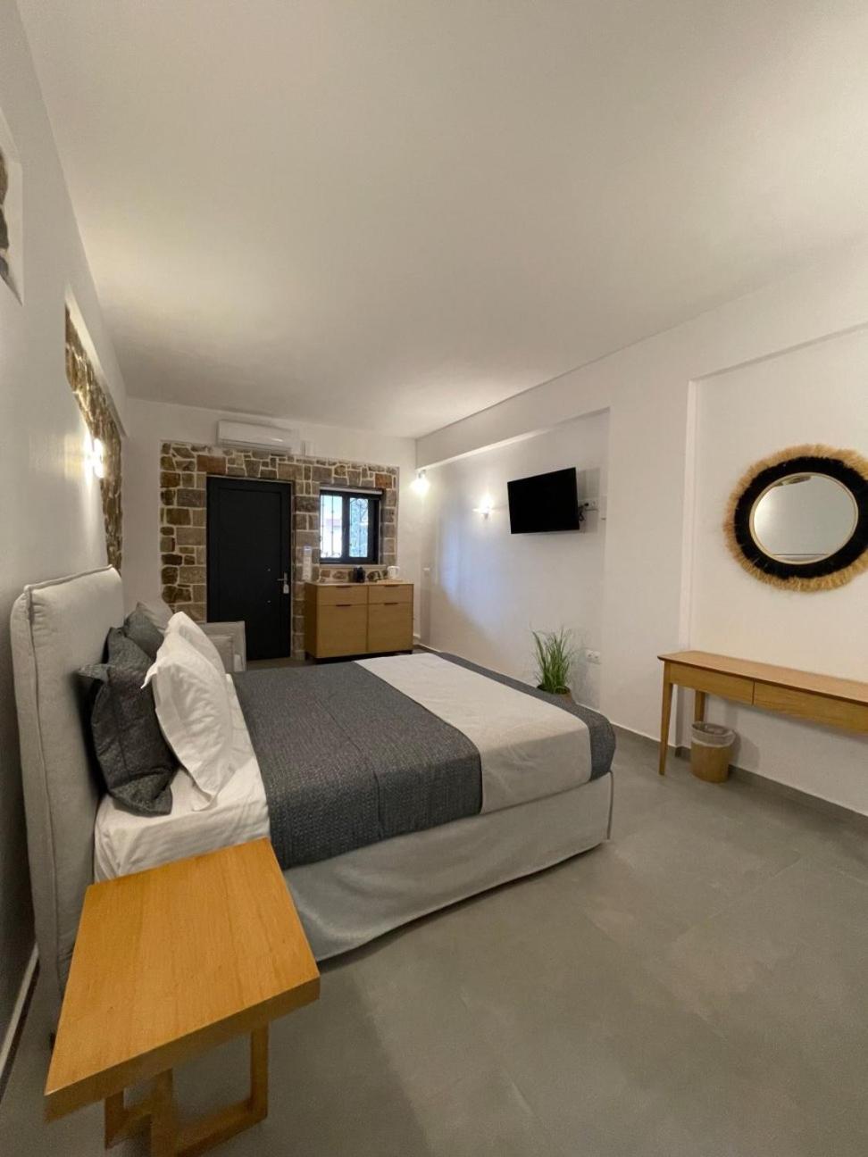 Trocadero Luxury Suites Ermioni Bagian luar foto