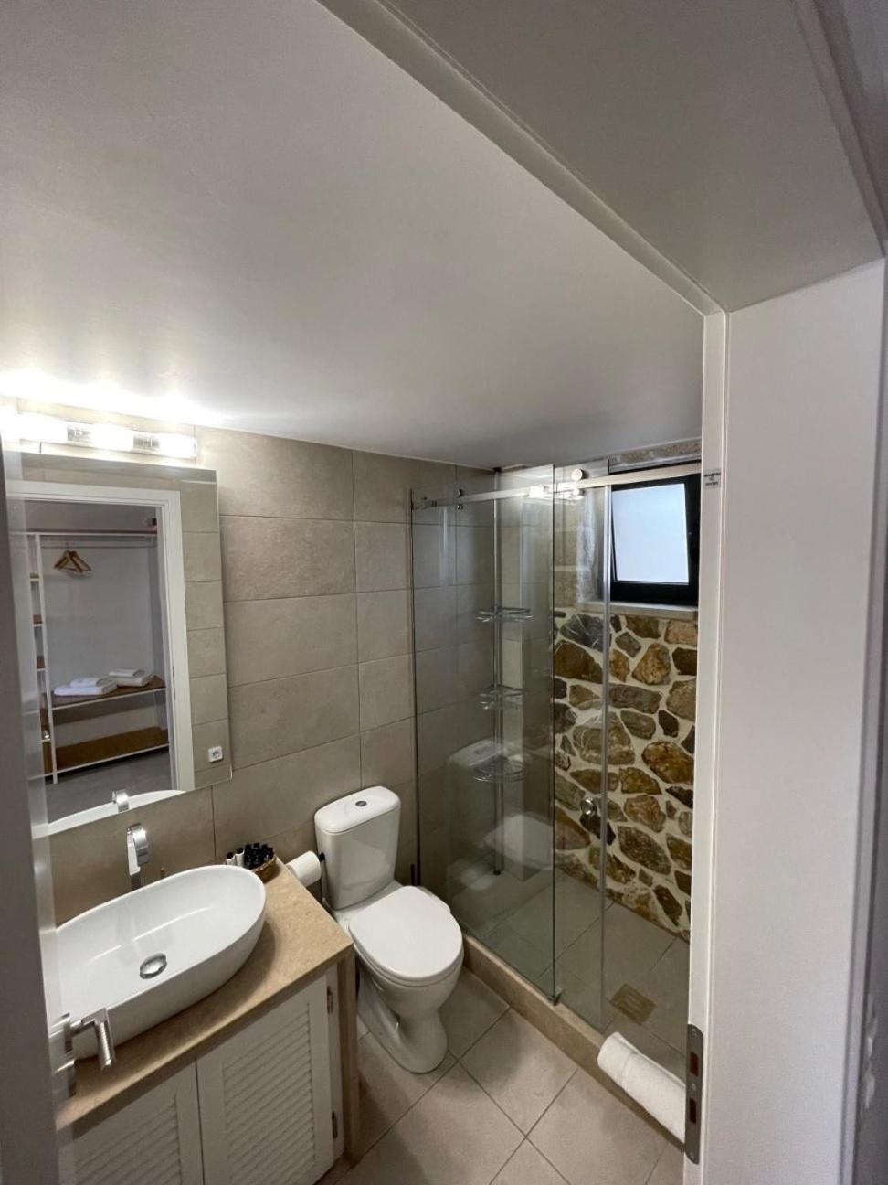 Trocadero Luxury Suites Ermioni Bagian luar foto