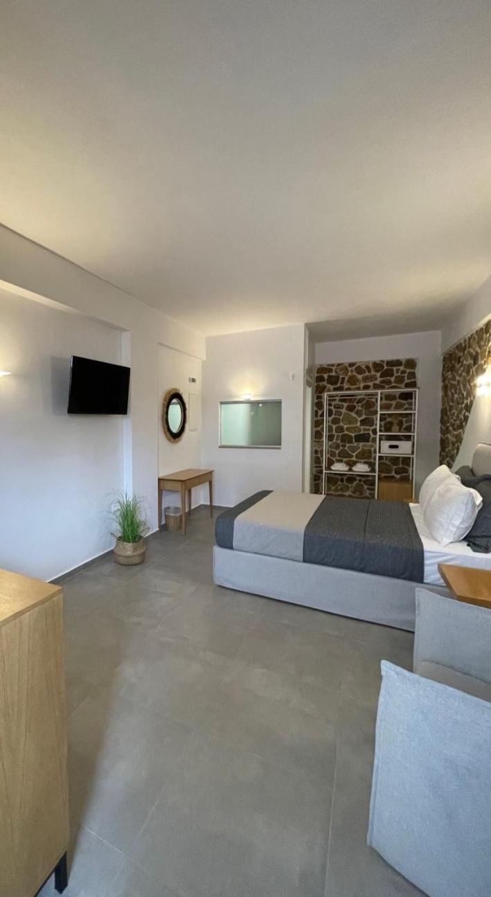 Trocadero Luxury Suites Ermioni Bagian luar foto