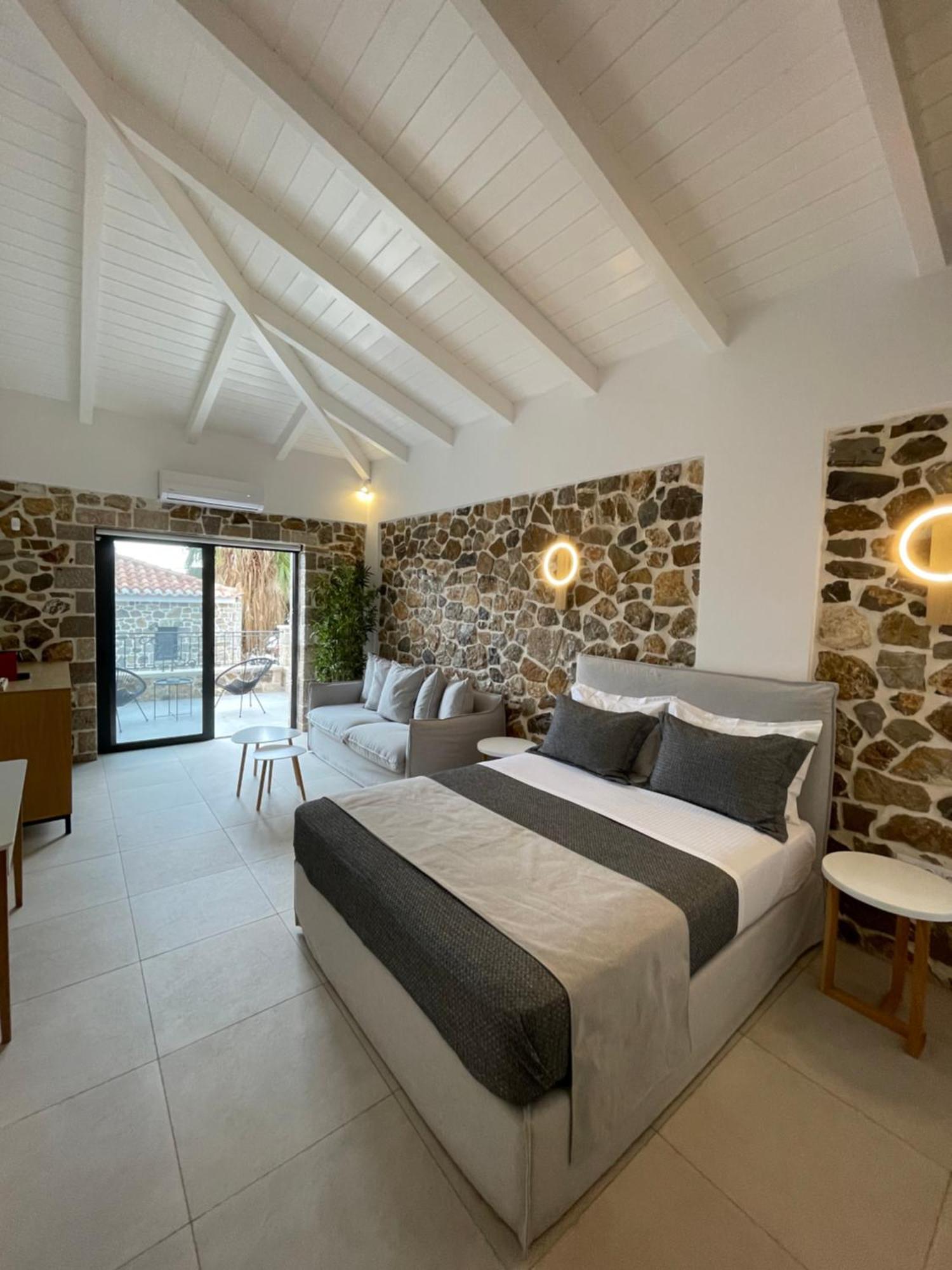 Trocadero Luxury Suites Ermioni Bagian luar foto